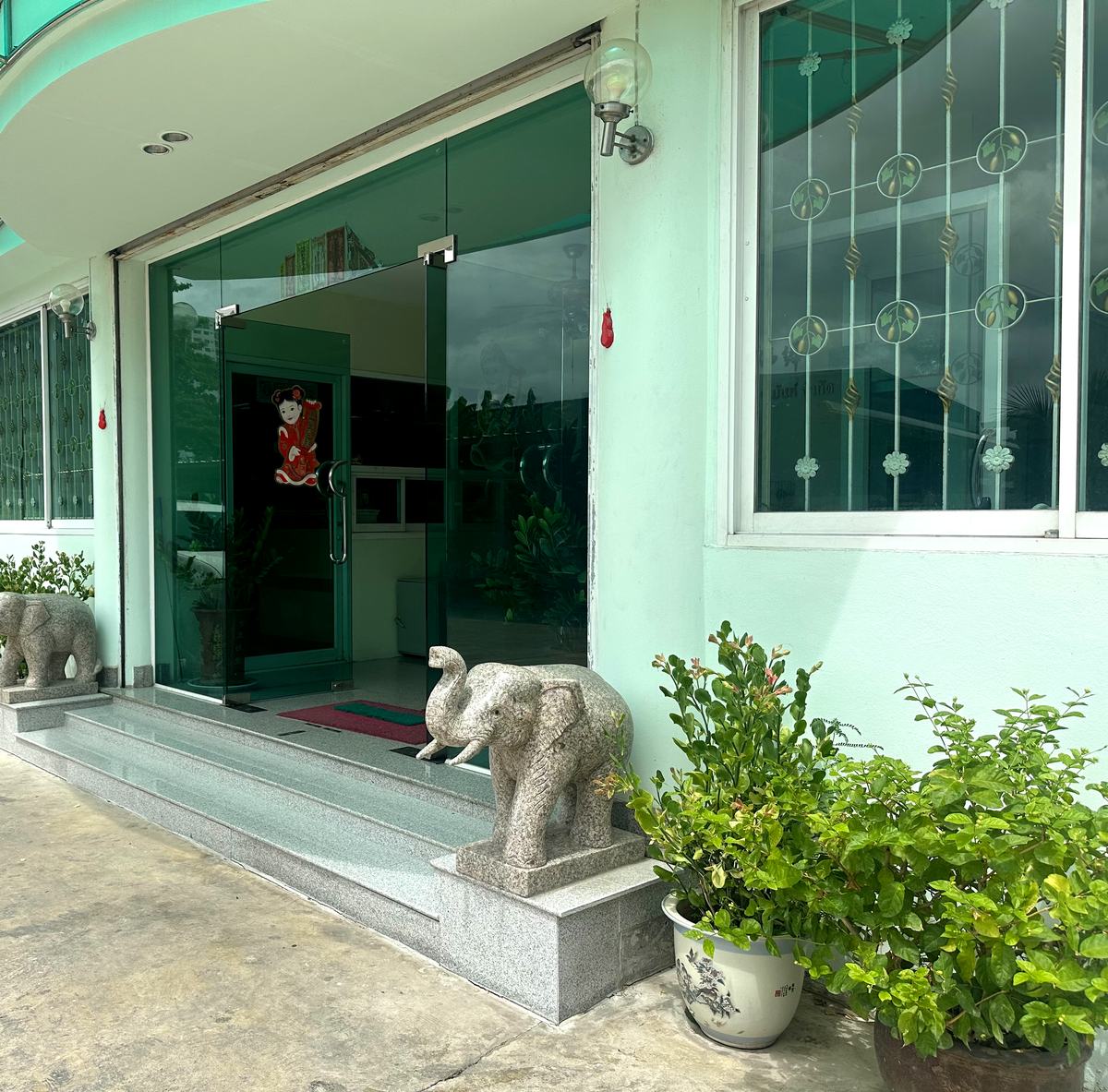 Head office entrance — Waiwa Development Co., Ltd.